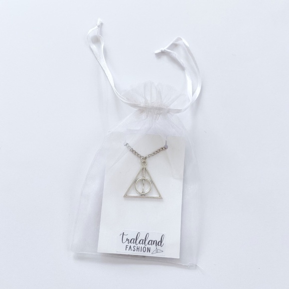 > NEW < Boutique Silver Toned Harry Potter Deathly Hallows Pendant Necklace - Picture 8 of 8